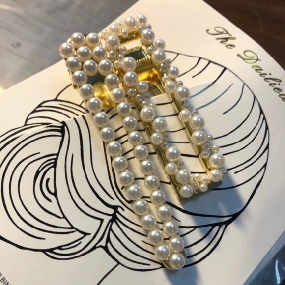 Anthropologie Accessories - NWT Anthropologie Lise Pearl Barrette Set